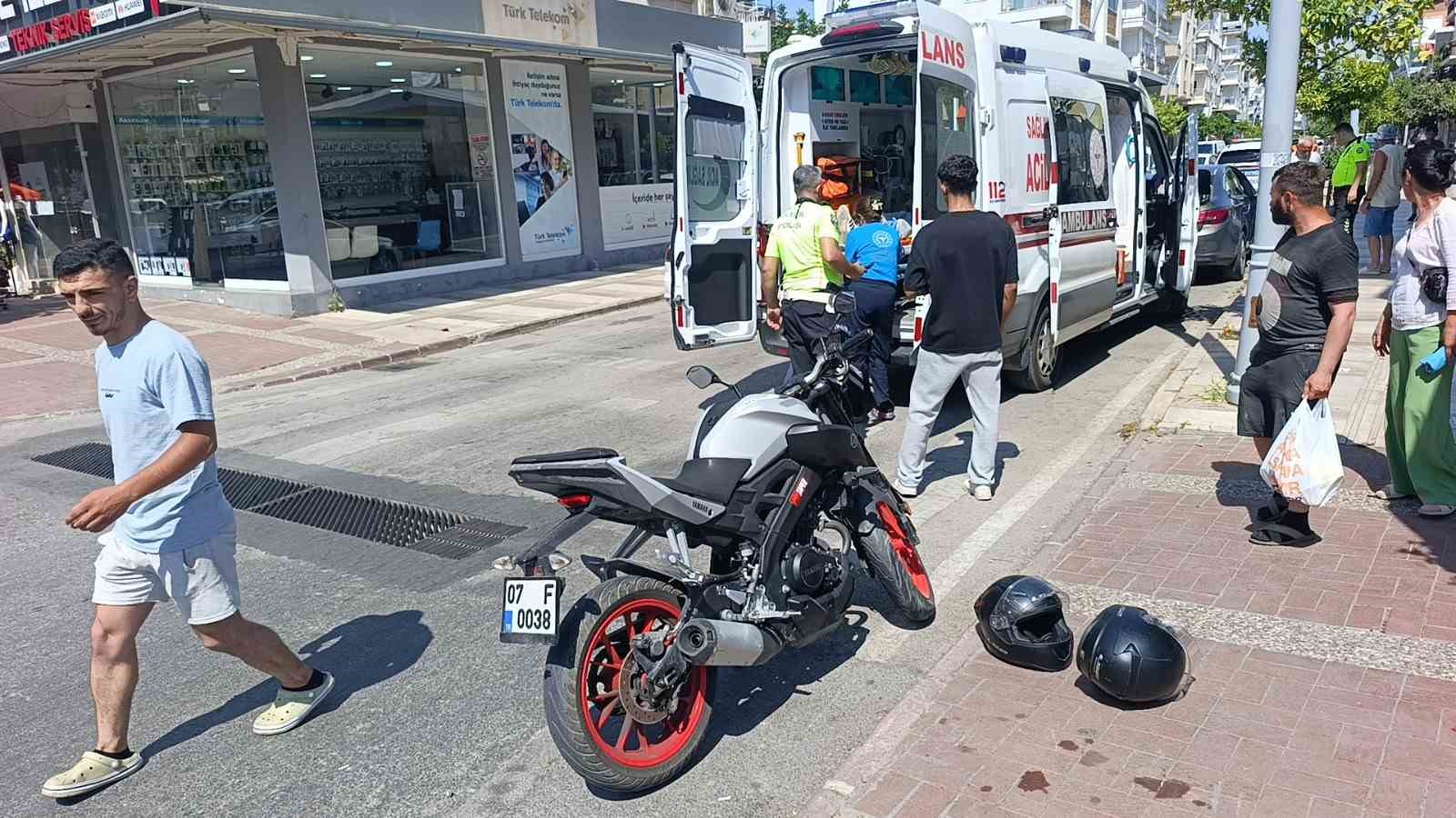 ayni kavsakta bir saat arayla iki ayri motosiklet kazasi 2 yarali 4 cPMUMb6Y
