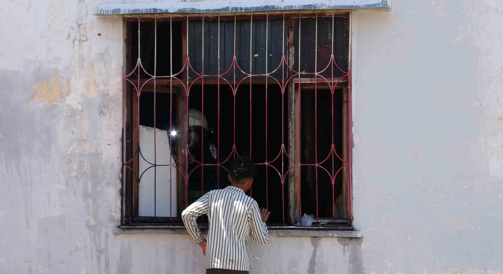 ayni kisiye ait 2 ayri evde ayni anlarda cikan yanginda kundaklama suphesi 2 p56Hz2MJ