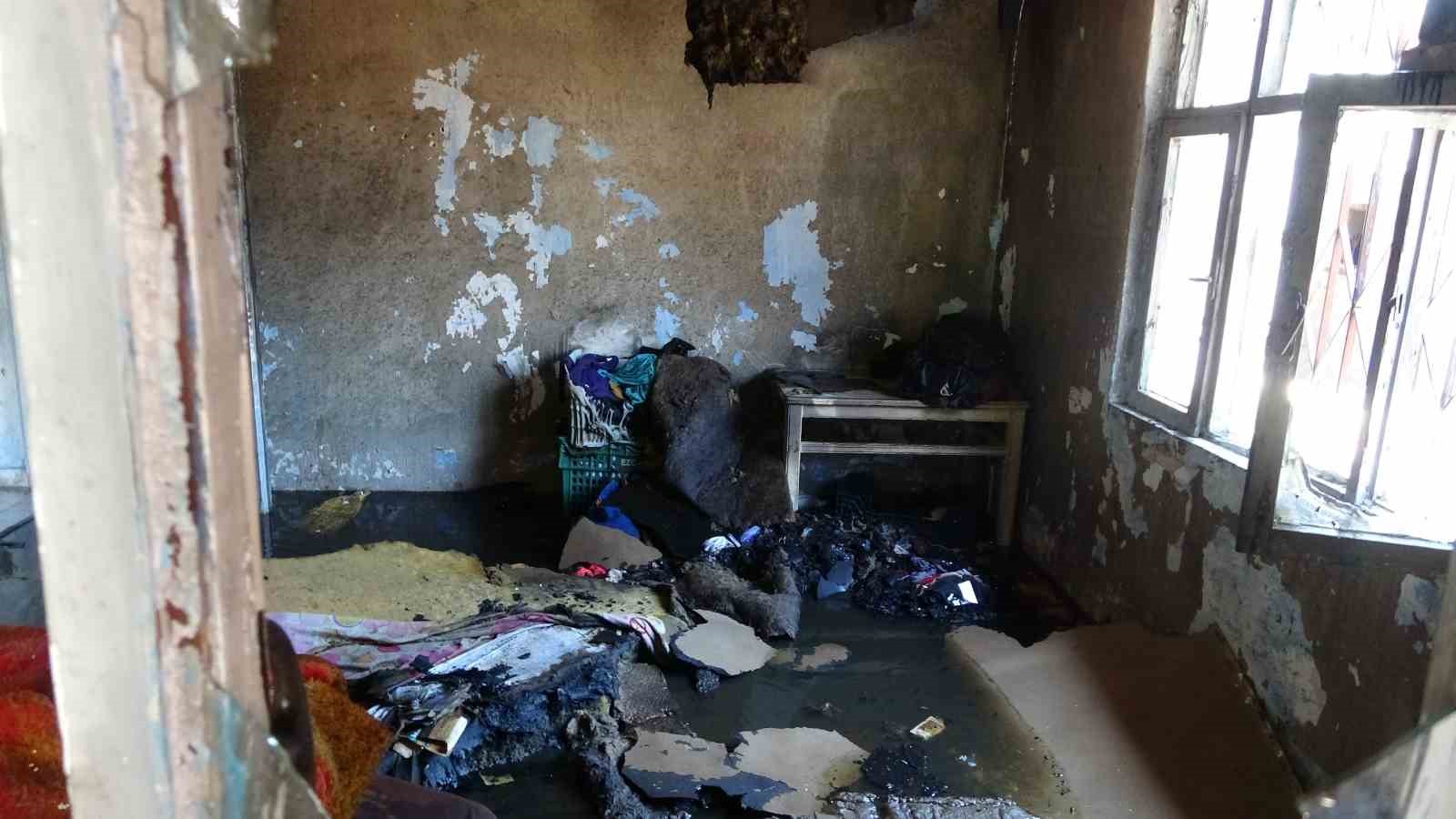 ayni kisiye ait 2 ayri evde ayni anlarda cikan yanginda kundaklama suphesi 4