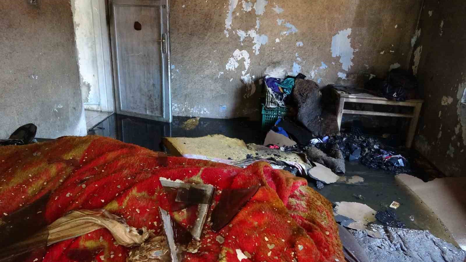 ayni kisiye ait 2 ayri evde ayni anlarda cikan yanginda kundaklama suphesi 5 KDSCzH3p