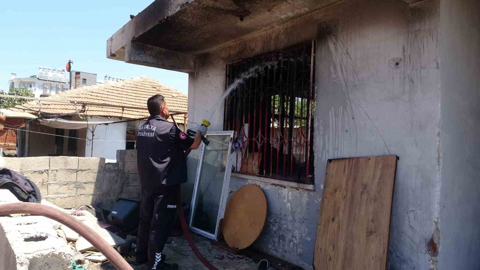 ayni kisiye ait 2 ayri evde ayni anlarda cikan yanginda kundaklama suphesi 7 YXIpQzRp