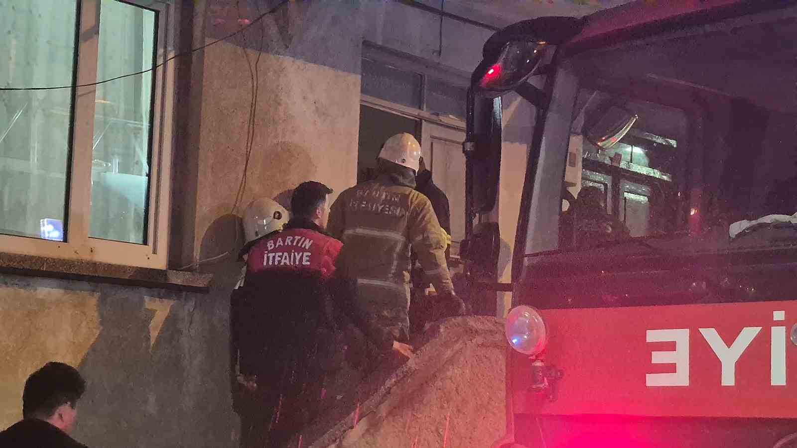 ayni mahallede gelen 2 ayri ihbar ekipleri harekete gecirdi 1 snnXVOmt