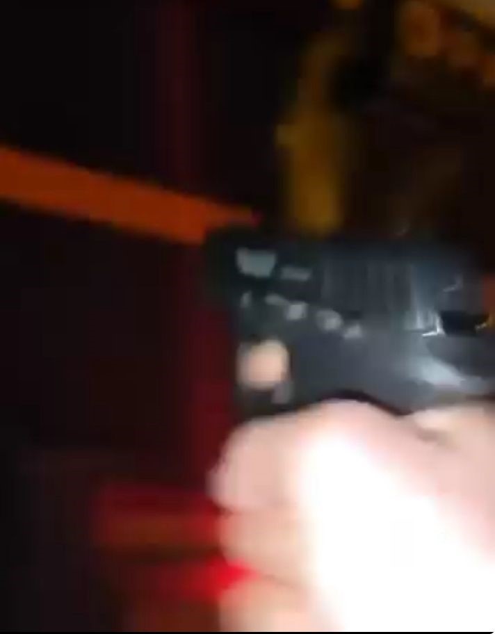 ayni markete 3uncu saldiri kamerada bu kez tabanca ile ates acildi 1 Me3ZOYqi
