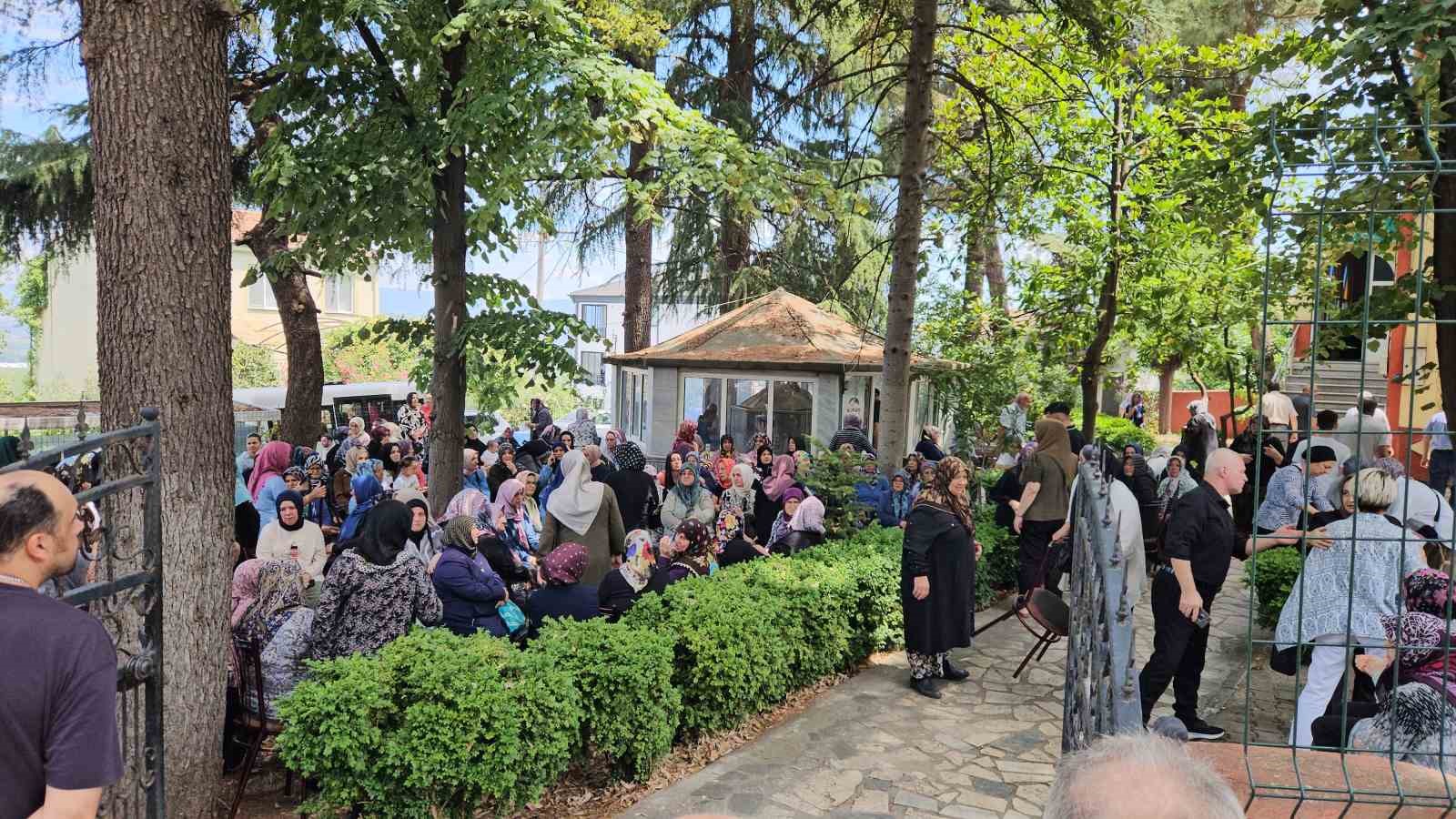 ayni motosiklette can veren anne baba gozyaslariyla ugurlandi 1 rREUkqTg