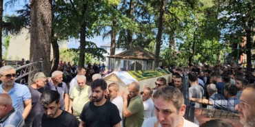 ayni-motosiklette-can-veren-anne-baba-gozyaslariyla-ugurlandi-7ymONM7v.jpg