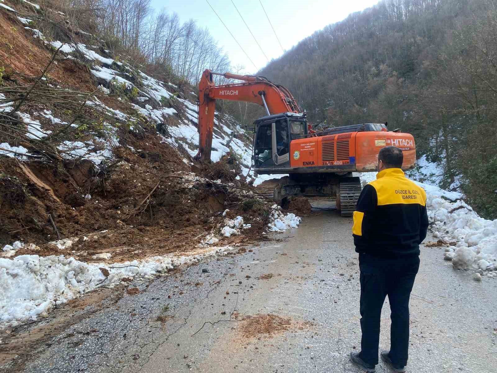 ayni noktada 3 gun arayla heyelan meydana geldi 2