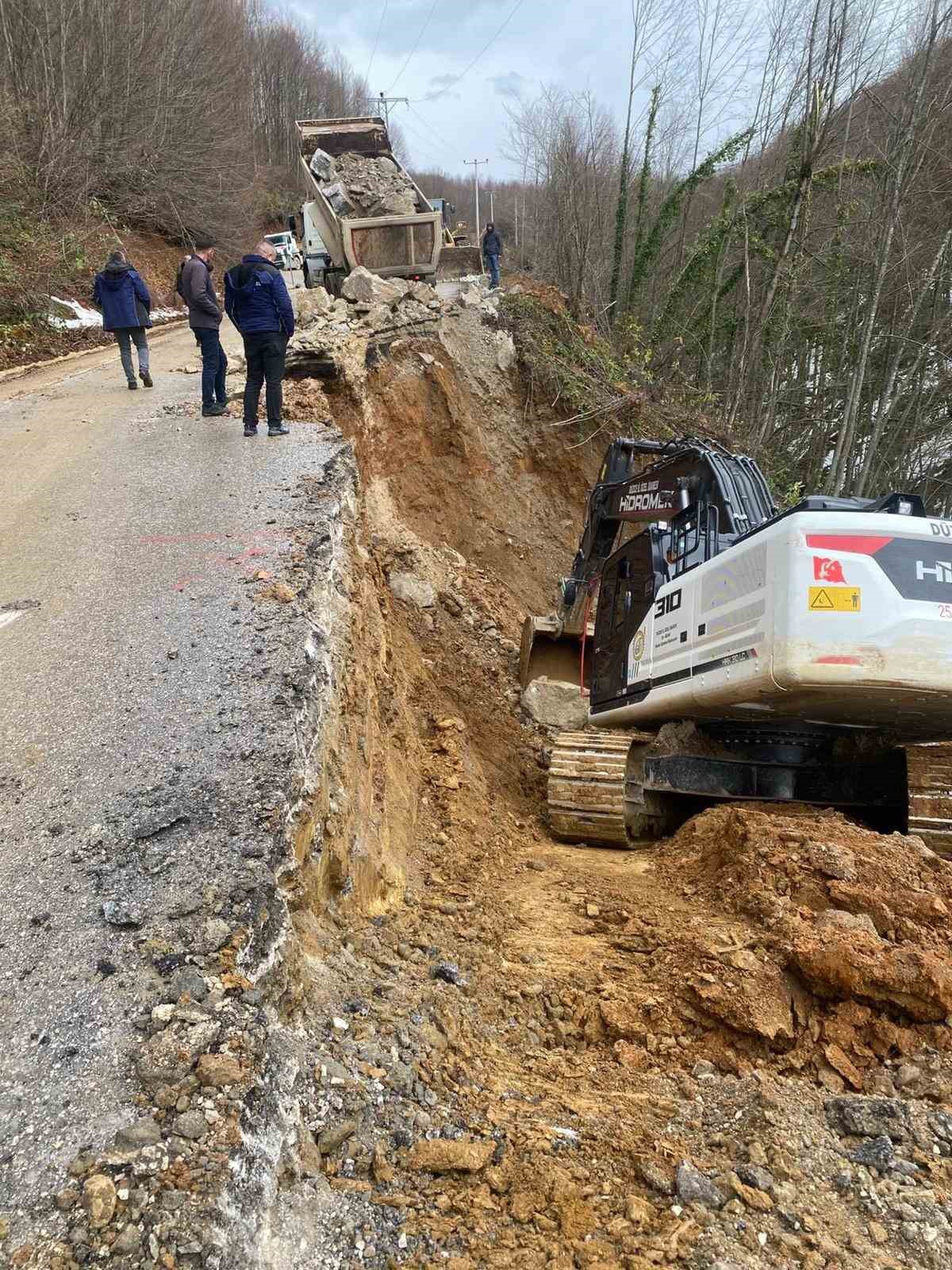 ayni noktada 3 gun arayla heyelan meydana geldi 4 NUJceGmS