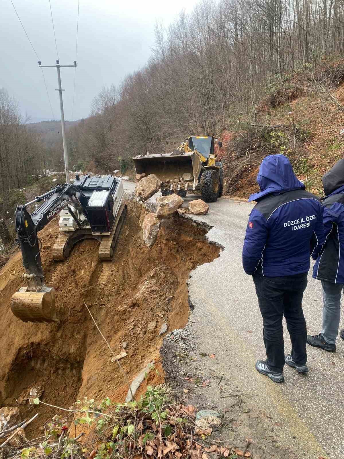 ayni noktada 3 gun arayla heyelan meydana geldi 5 ACLL6kJ2