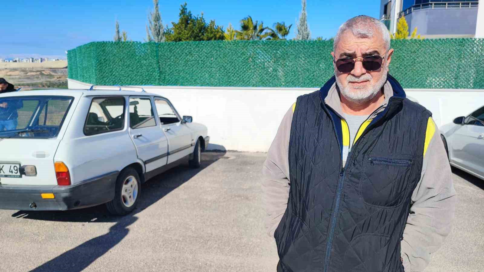 ayni otomobil uc kez hirsizlarin hedefi oldu once teybi sonra akusu ardindan komple calindi