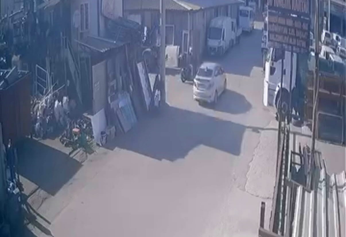 ayni sokakta pes pese kazalar kamerada 0 9siV61zS