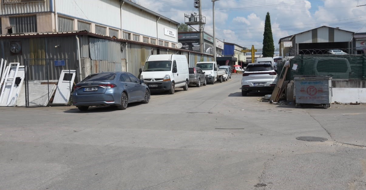 ayni sokakta pes pese kazalar kamerada 2 juuSSmdj