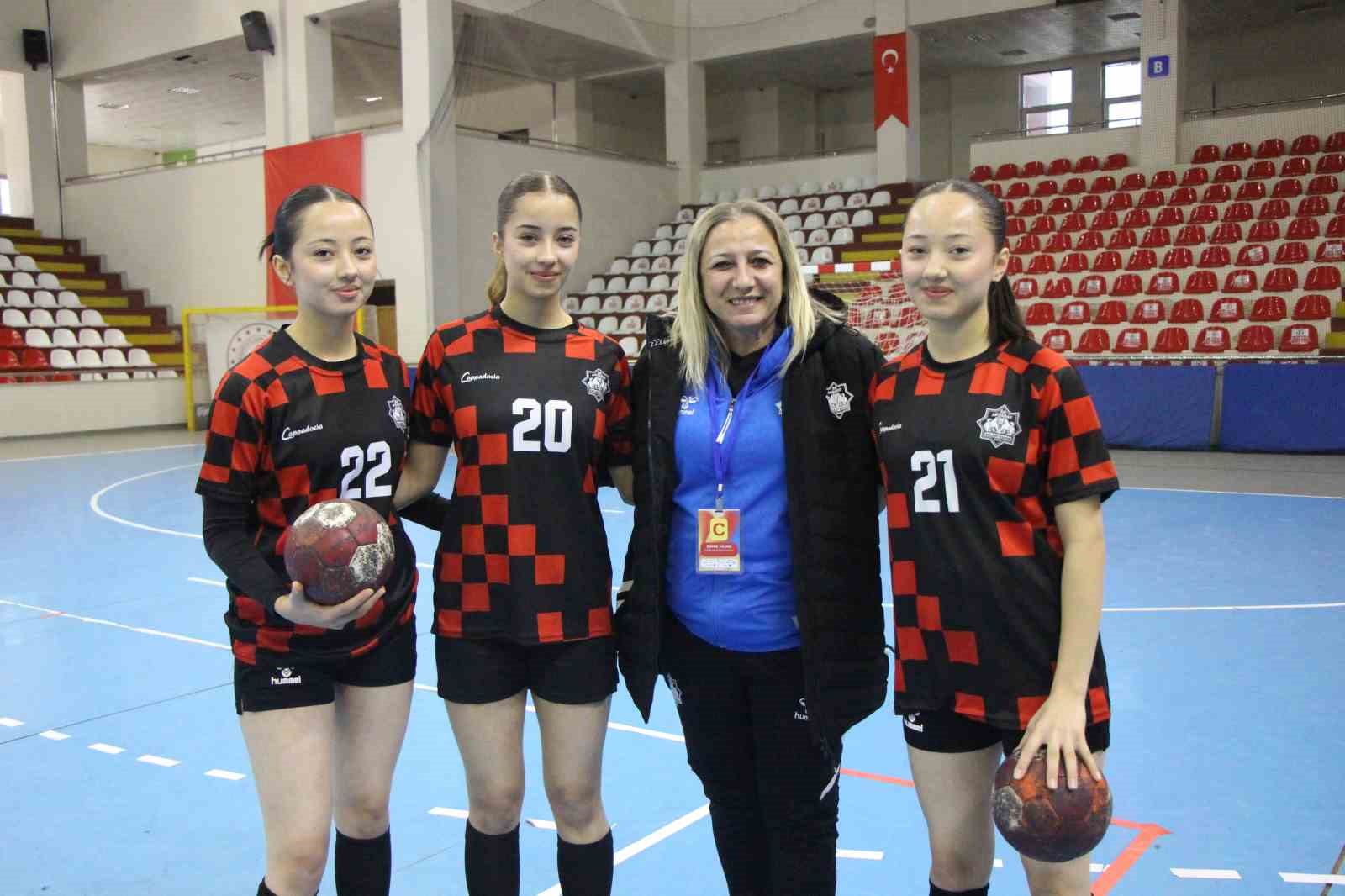 ayni takimdaki hentbolcu ucuzleri goren sasiriyor 4 RfHfNOwz