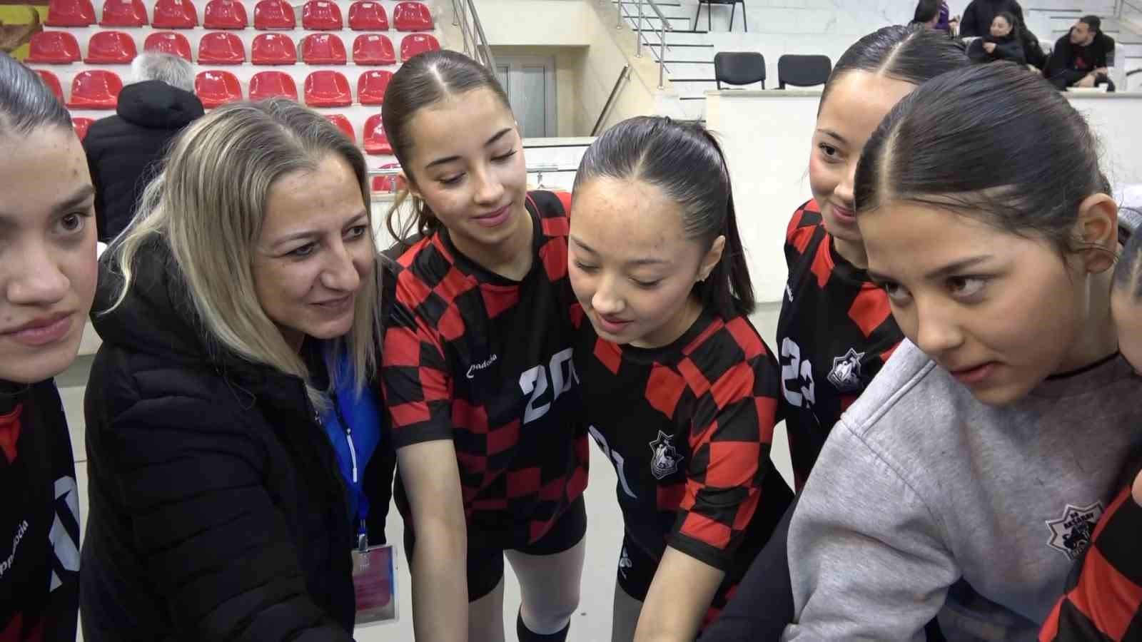 ayni takimdaki hentbolcu ucuzleri goren sasiriyor 5 YAD1SuXe