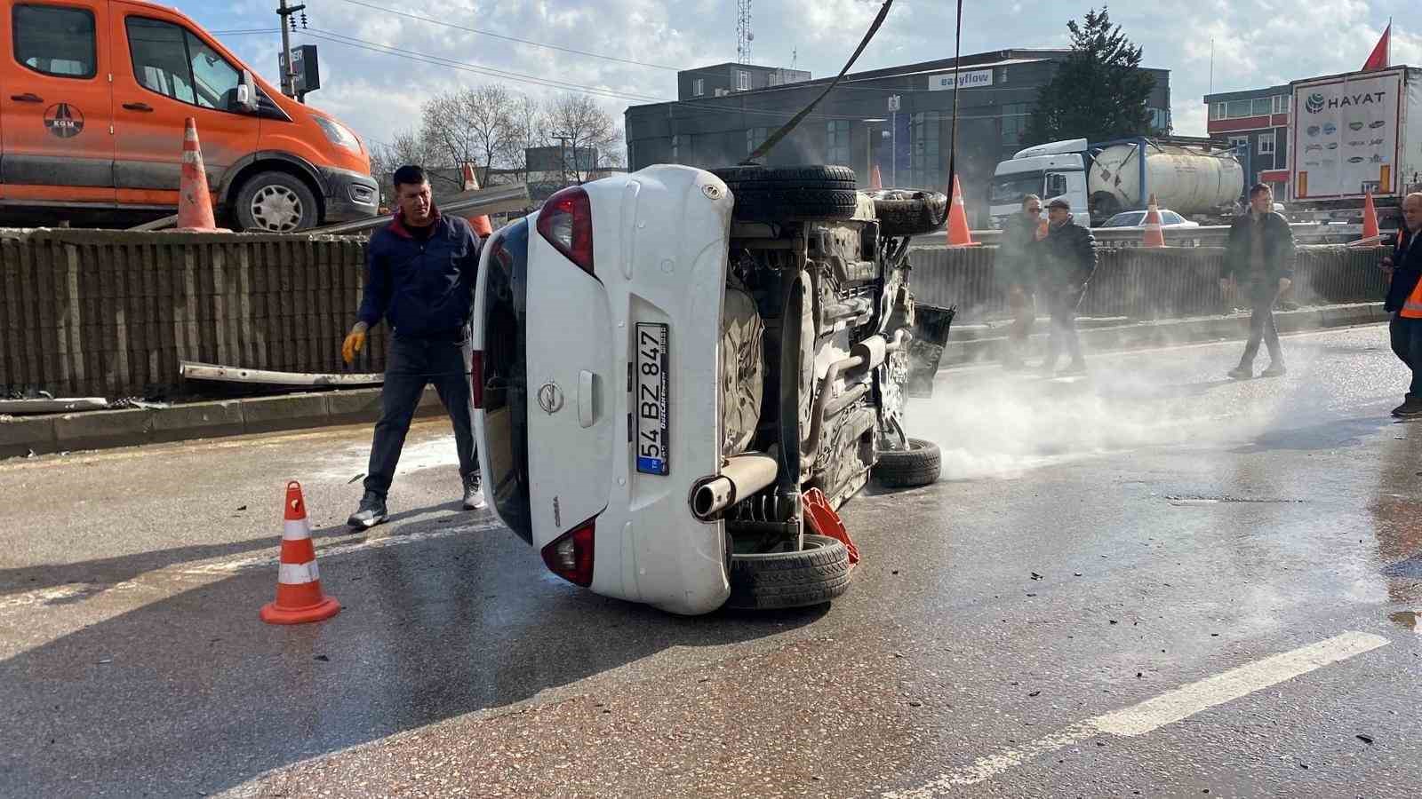 Aynı yerde 5 saat arayla ikinci kaza: Otomobil yan yola düşüp ters döndü, 2 kişi yaralandı 7 ayni yerde 5 saat arayla ikinci kaza otomobil yan yola dusup ters dondu 2 TEJplUsy