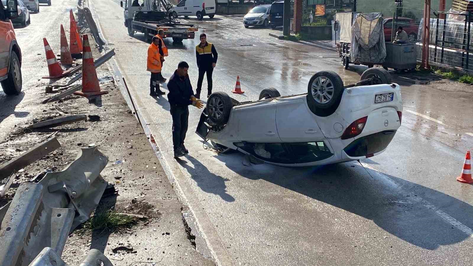 Aynı yerde 5 saat arayla ikinci kaza: Otomobil yan yola düşüp ters döndü, 2 kişi yaralandı 6 ayni yerde 5 saat arayla ikinci kaza otomobil yan yola dusup ters dondu 2 l6tJDkW8