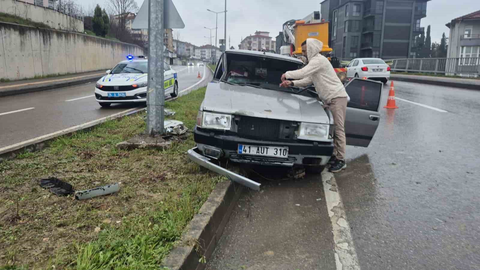 ayni yolda 4 saat icerisinde 3 ayri kaza 5 yarali 1 8JnjAm5R