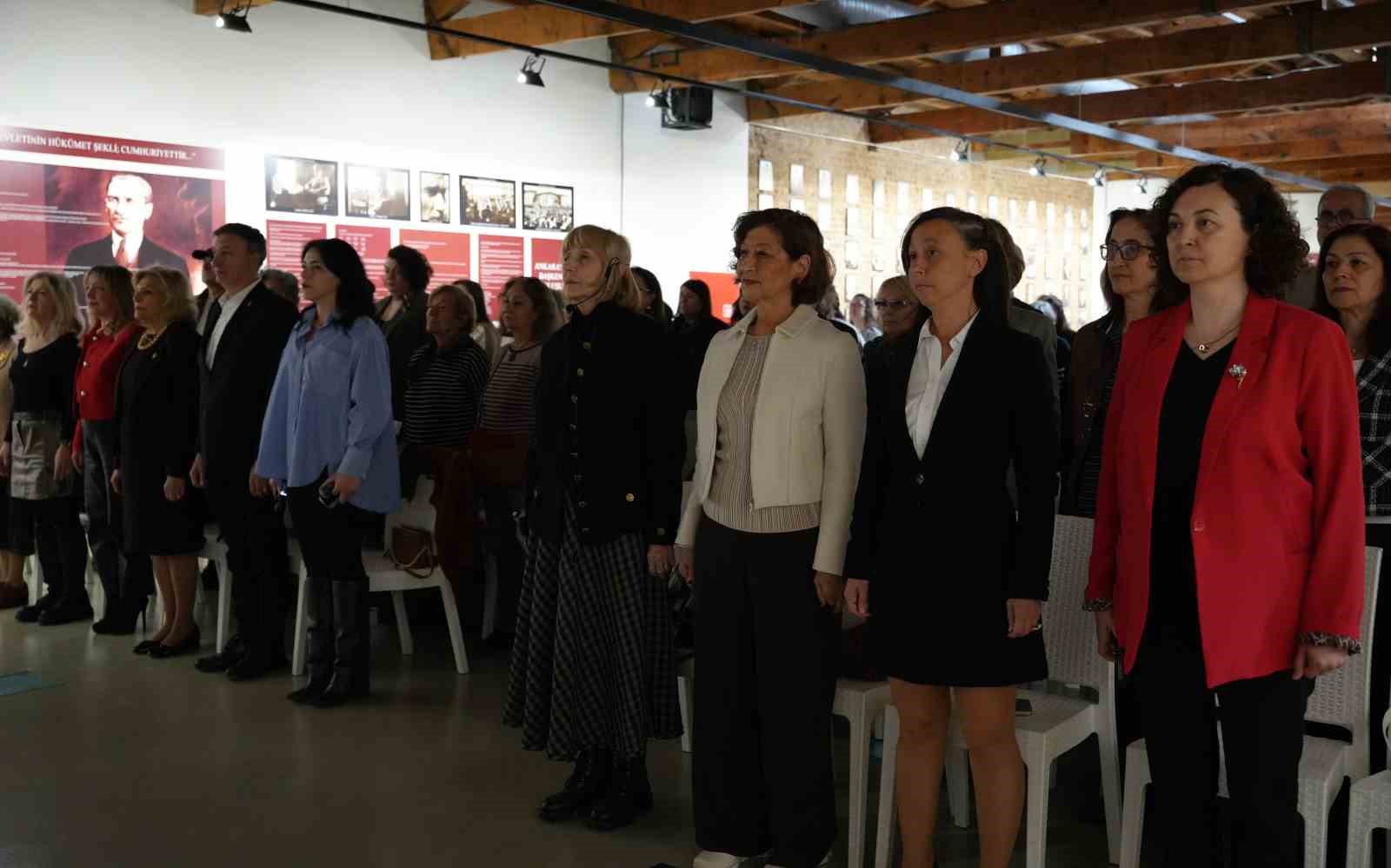 ayse kulin denizlide okurlariyla bulustu 5 bfaL5R8r