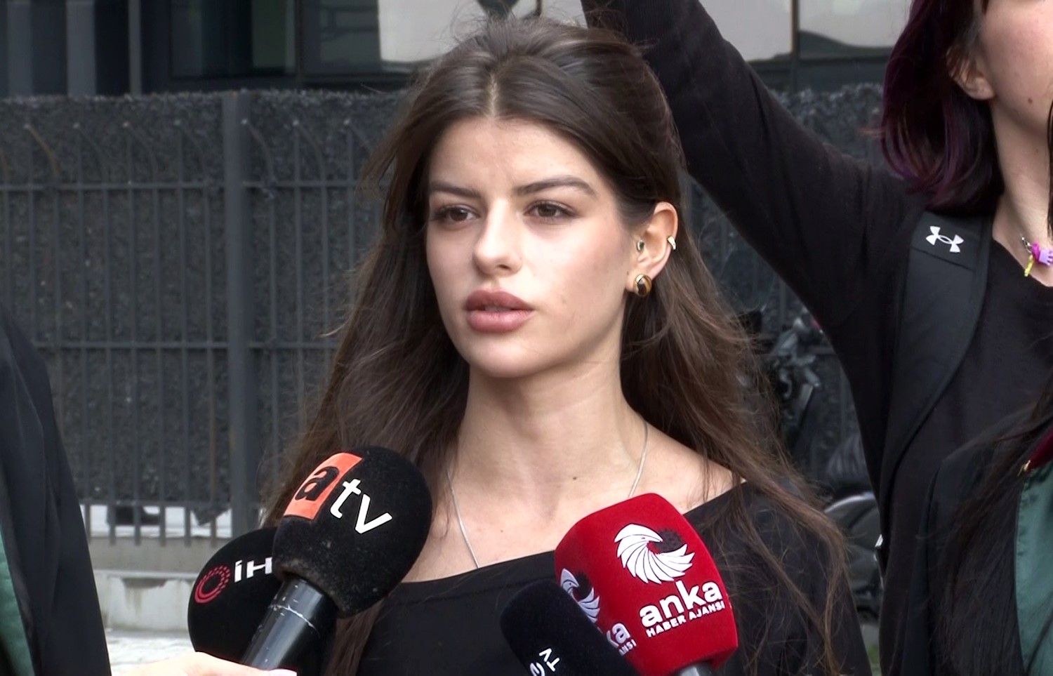 ayse tokyazin katil zanlisina bilgi verdigi iddia edilen iki polisle ilgili sicak gelisme 0 OdsLtC6J