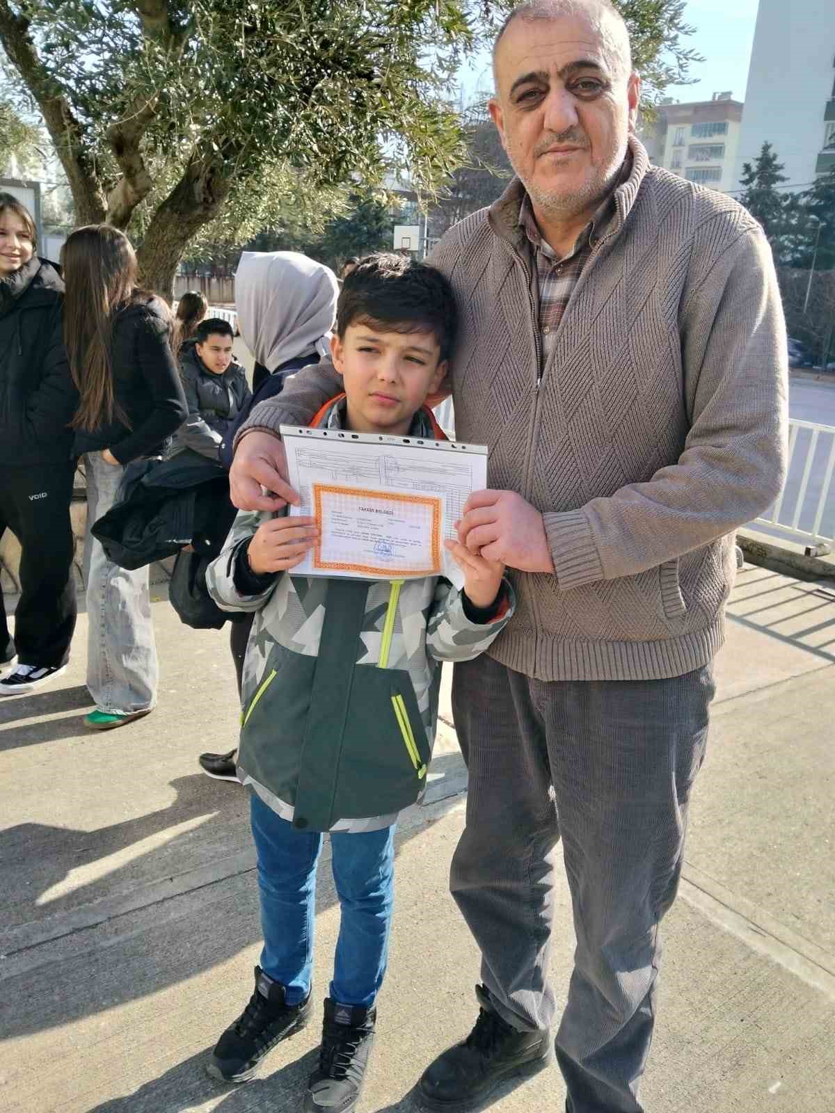 ayser caliktaki saldirida hayatini kaybeden ogrencilerin yarim kalan karneleri yurek burktu 10