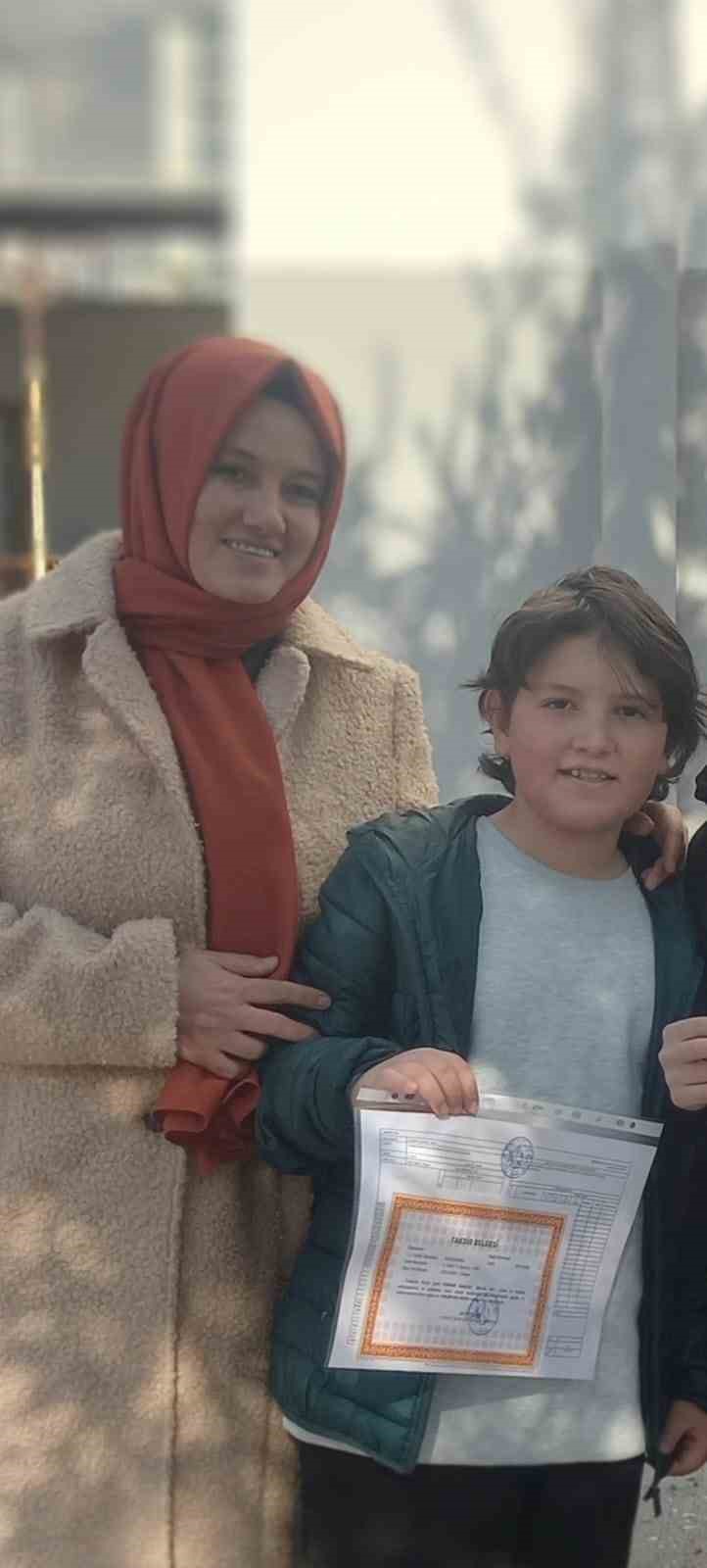 ayser caliktaki saldirida hayatini kaybeden ogrencilerin yarim kalan karneleri yurek burktu 3 Afe14MYL