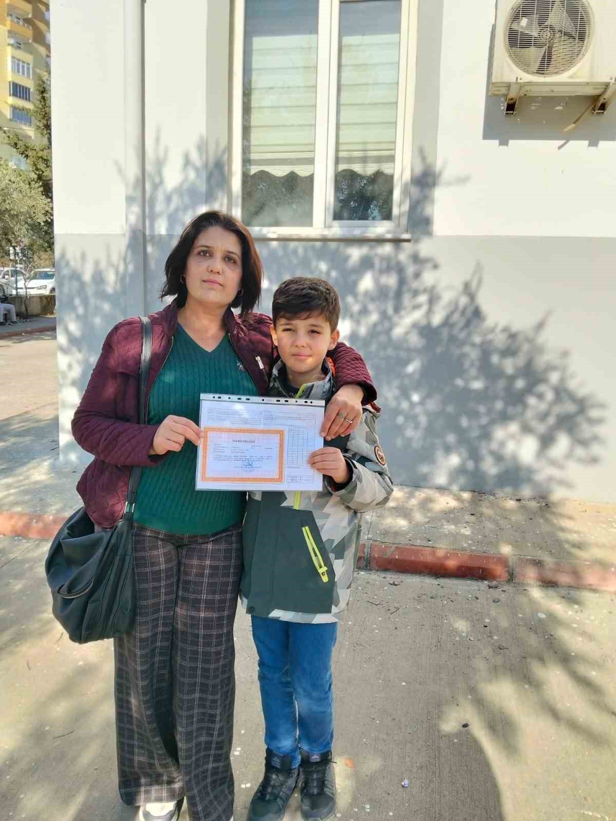 ayser caliktaki saldirida hayatini kaybeden ogrencilerin yarim kalan karneleri yurek burktu 9 YDN7eBti