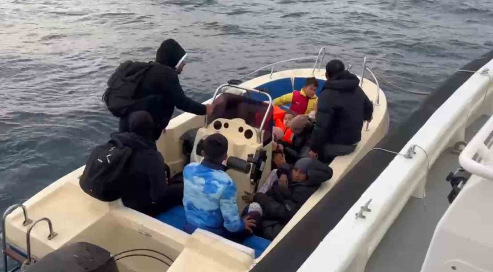 ayvacik aciklarinda 13 kacak gocmen ile 2 organizator yakalandi 0 UgrHSBad