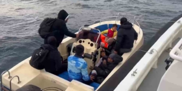 ayvacik-aciklarinda-13-kacak-gocmen-ile-2-organizator-yakalandi-WZY3mQNs.jpg