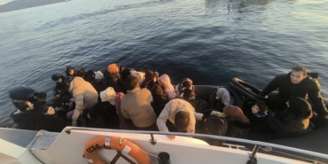 ayvacik-aciklarinda-37-kacak-gocmen-ile-1-gocmen-kacakcisi-suphelisi-yakalandi-fXPcqWm5.jpg