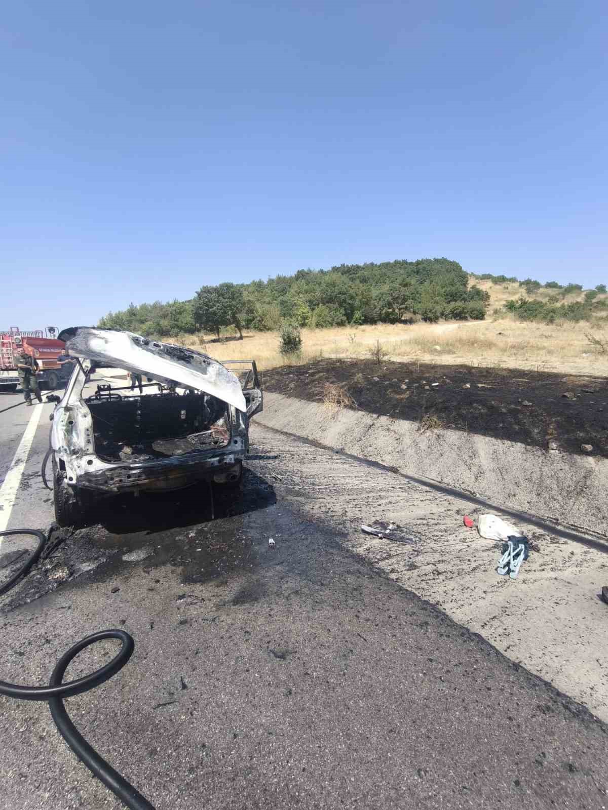 ayvacikta arac yangini 0 6E8kkKRX