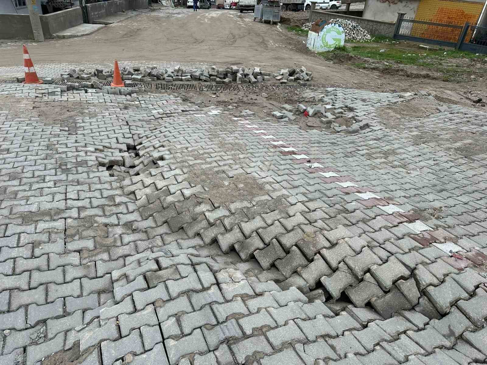 ayvacikta asiri yagislara dayanamayan istinat duvari coktu 1