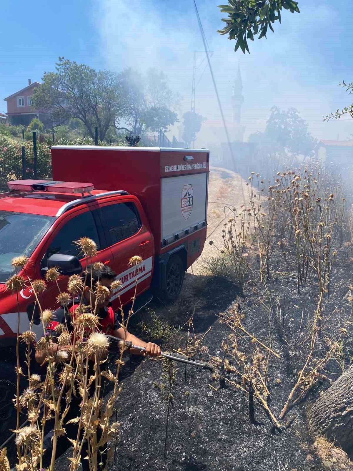 ayvacikta bir evin bahcesinde cikan yangin buyumeden sonduruldu 5 WHVtHZF3