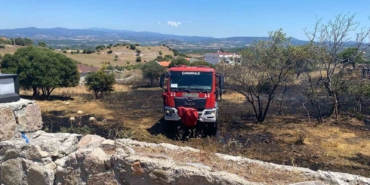 ayvacikta-bir-evin-bahcesinde-cikan-yangin-buyumeden-sonduruldu-FEfHUzrV.jpg