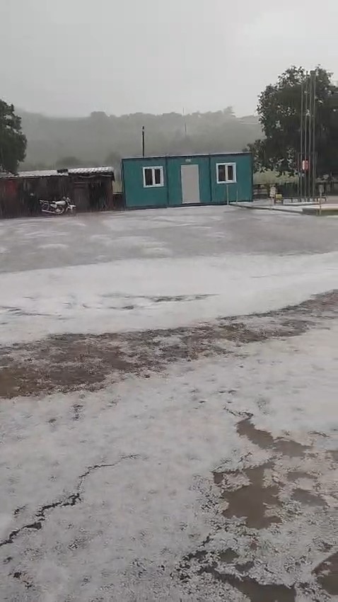 ayvacikta dolu yagisi yollari beyaza burudu 0 5cfSkjtt