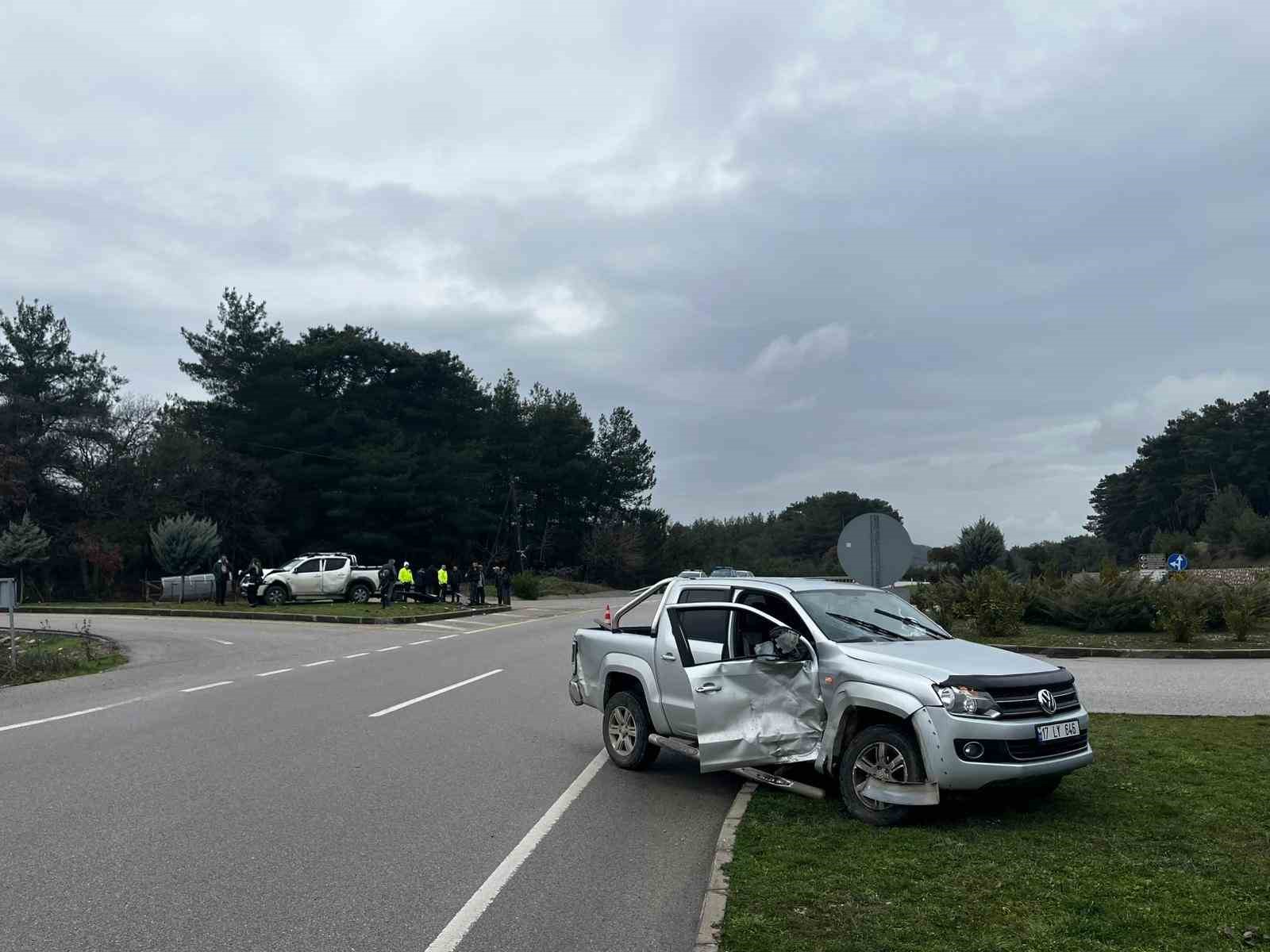 ayvacikta iki arac carpisti 2 yarali 1 N47MafUp