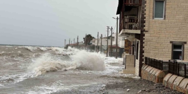 ayvacikta-kara-ile-deniz-birlesti-iPUURFmq.jpg