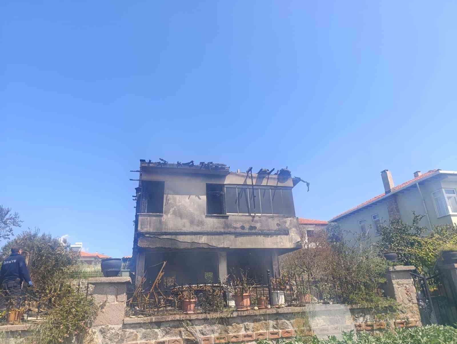 Ayvacık’ta villa yangını 5 ayvacikta villa yangini 1 VANYLuyE
