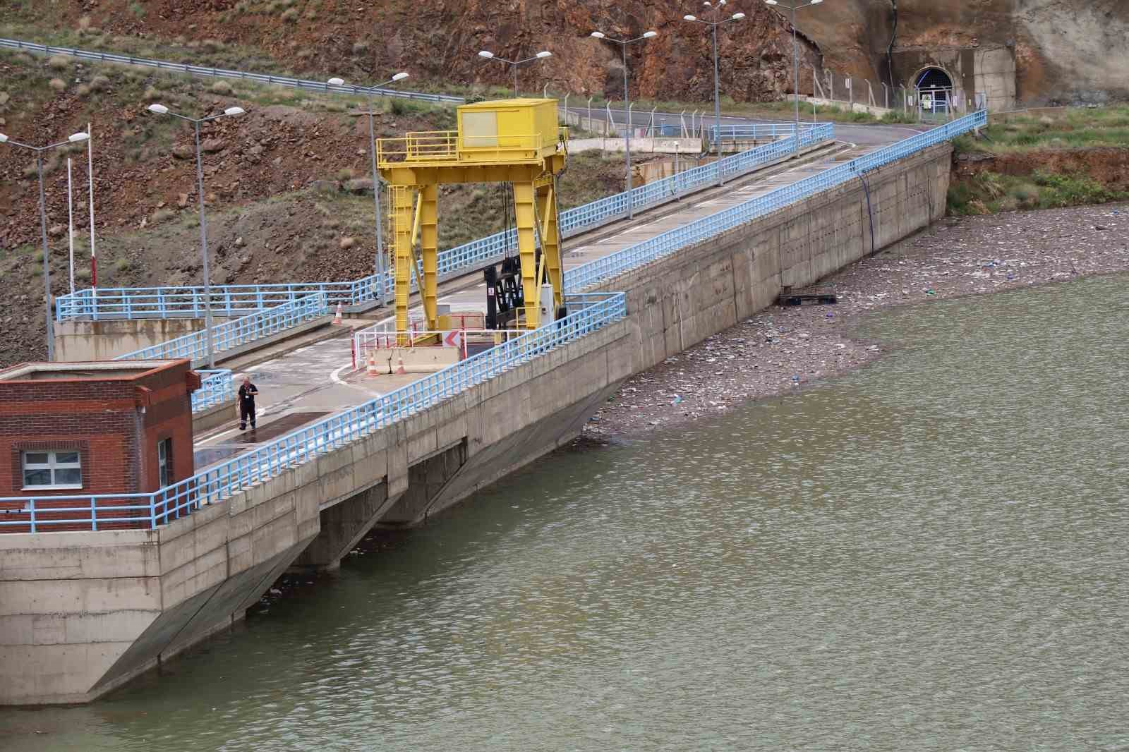 ayvali barajinda yuzde yuz doluluk kapaklar acilabilir 1 KmSLi38A