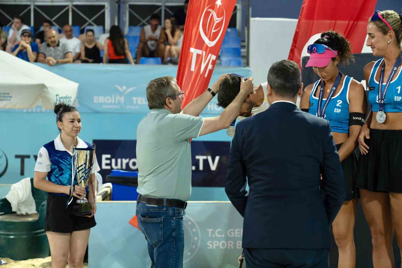 ayvalik dunya plaj voleybolu heyecanina ev sahipligi yapti 0 BIV7SQk8