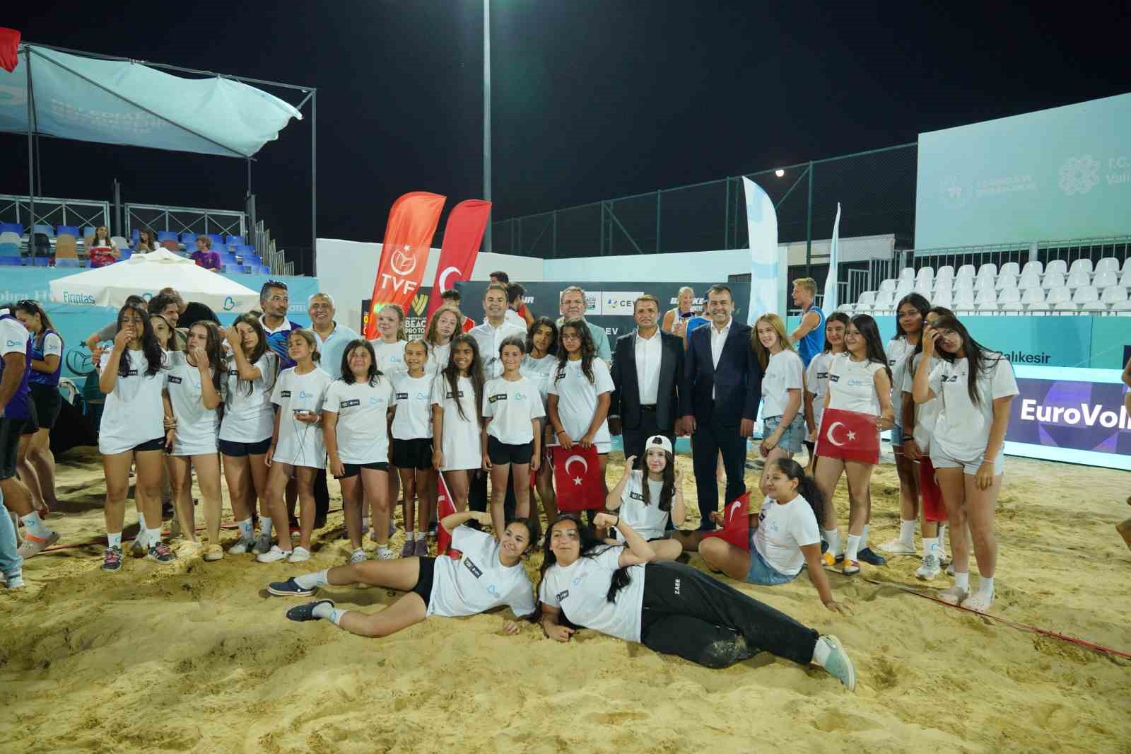 ayvalik dunya plaj voleybolu heyecanina ev sahipligi yapti 2