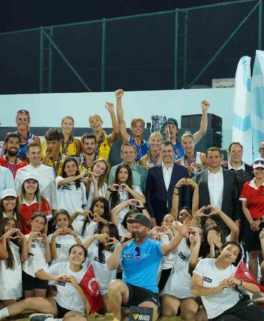 ayvalik-dunya-plaj-voleybolu-heyecanina-ev-sahipligi-yapti-8v1OyAkE.jpg