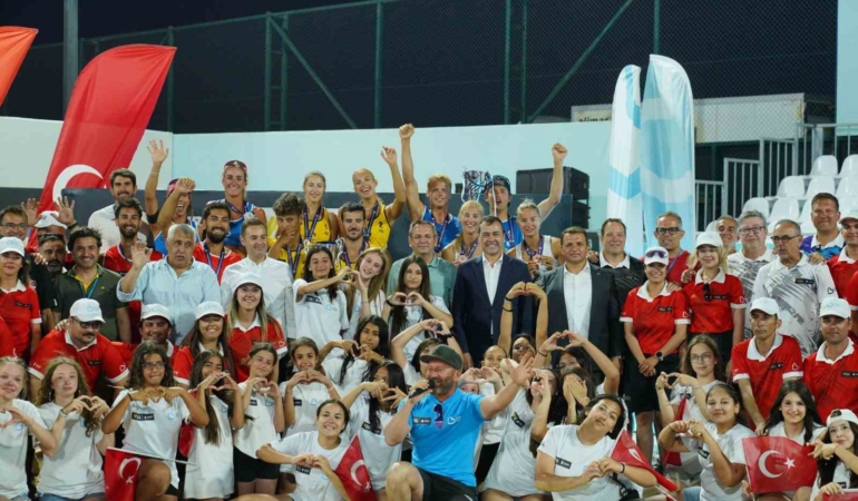 ayvalik-dunya-plaj-voleybolu-heyecanina-ev-sahipligi-yapti-8v1OyAkE.jpg