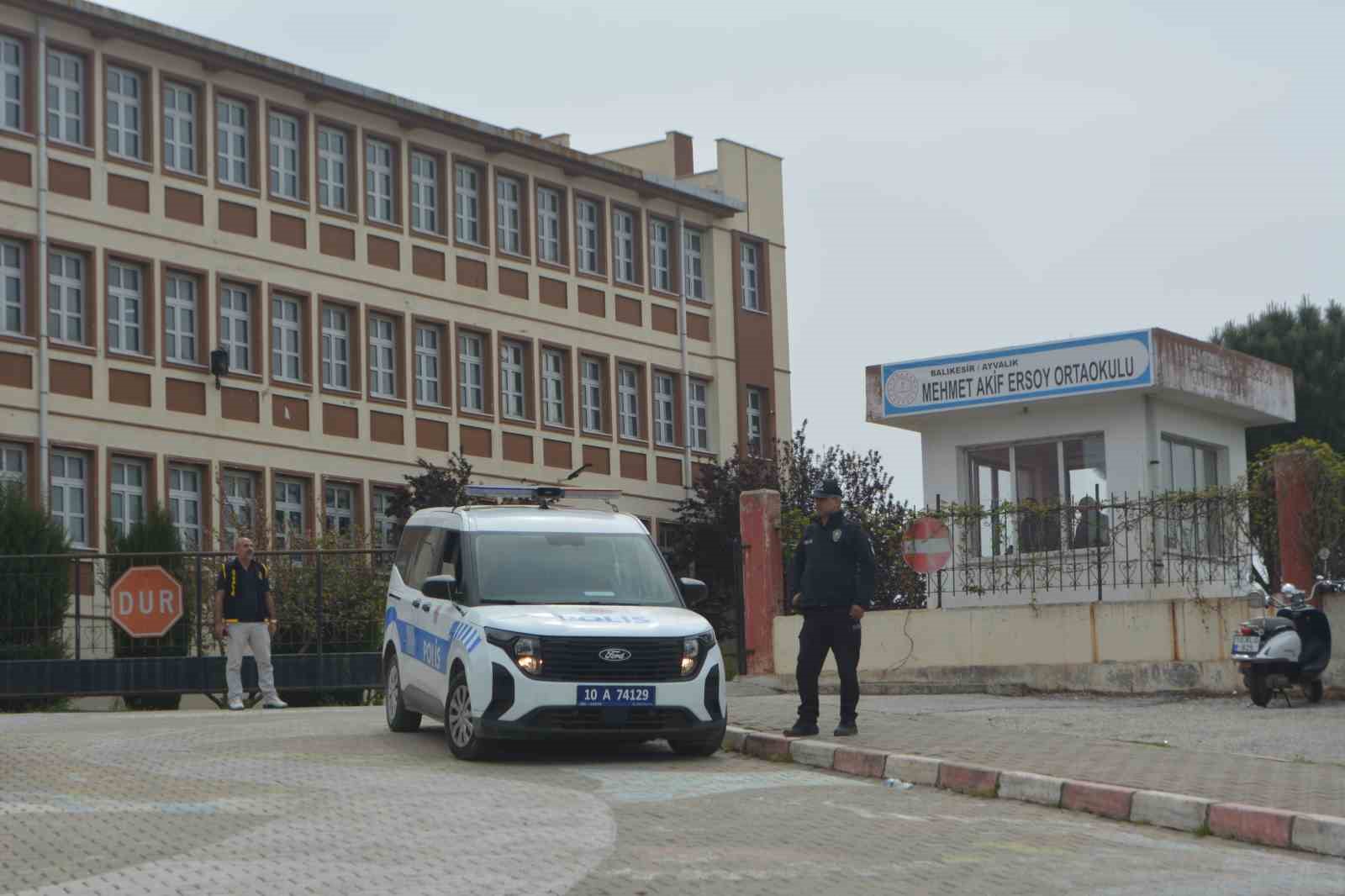 ayvalik polisi okullardaki guvenlik onlemlerini arttirdi 0 EUBUugIc