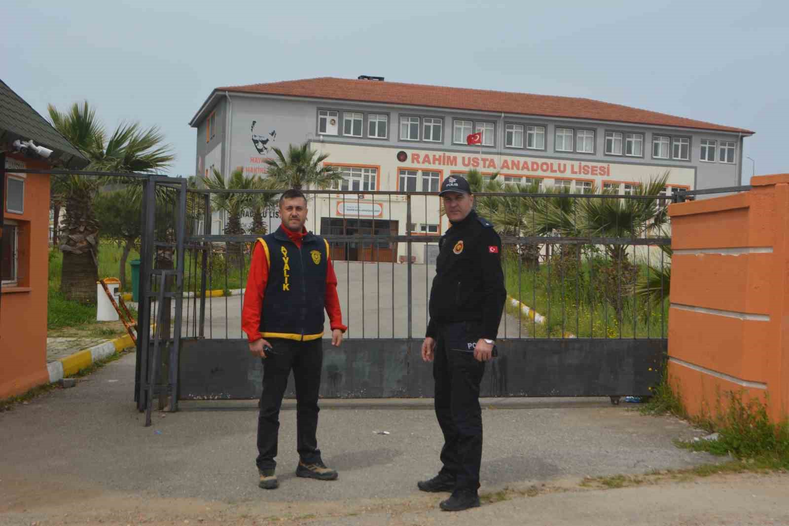 ayvalik polisi okullardaki guvenlik onlemlerini arttirdi 1 IYTHMwU8