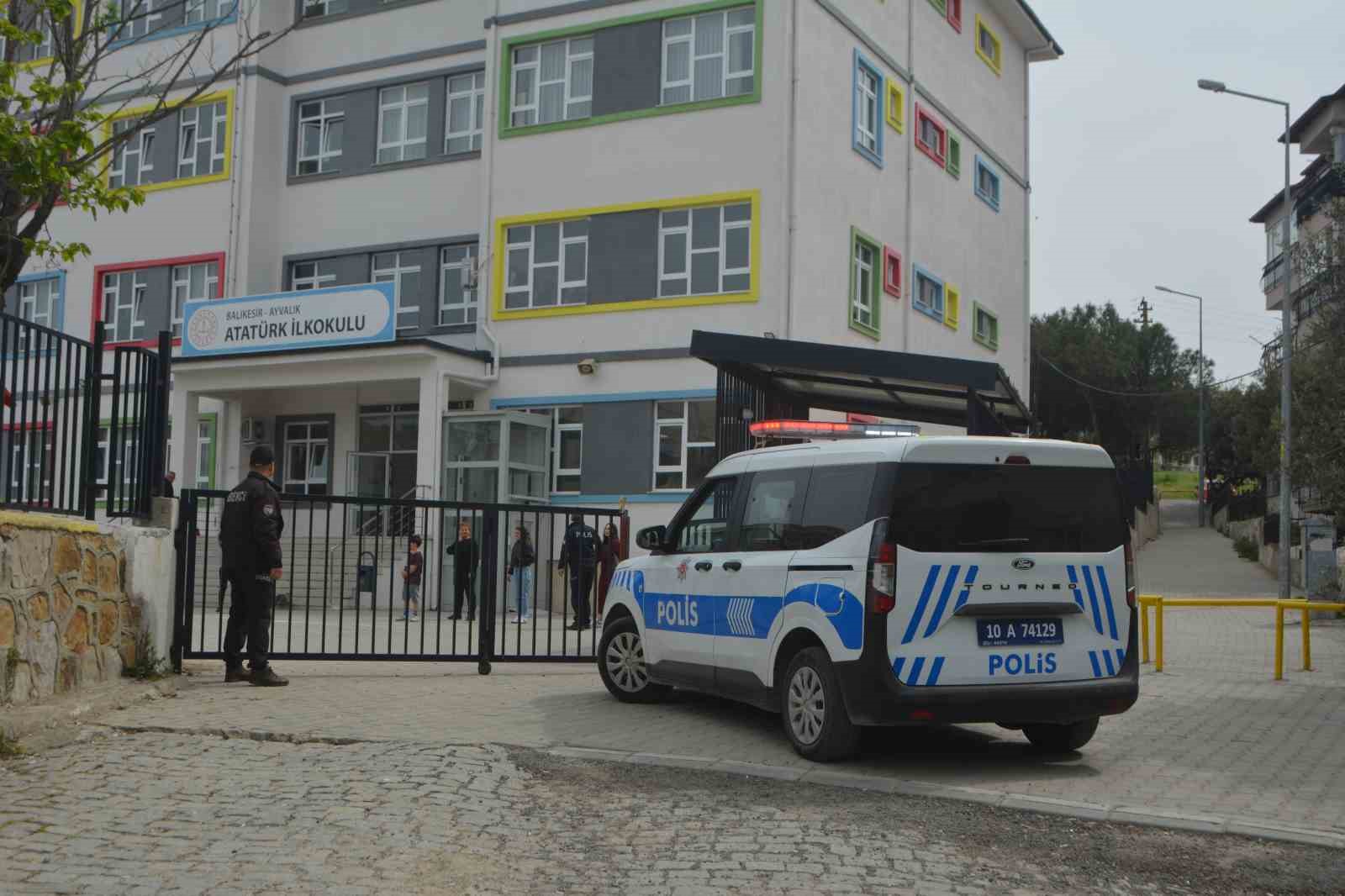 ayvalik polisi okullardaki guvenlik onlemlerini arttirdi 2