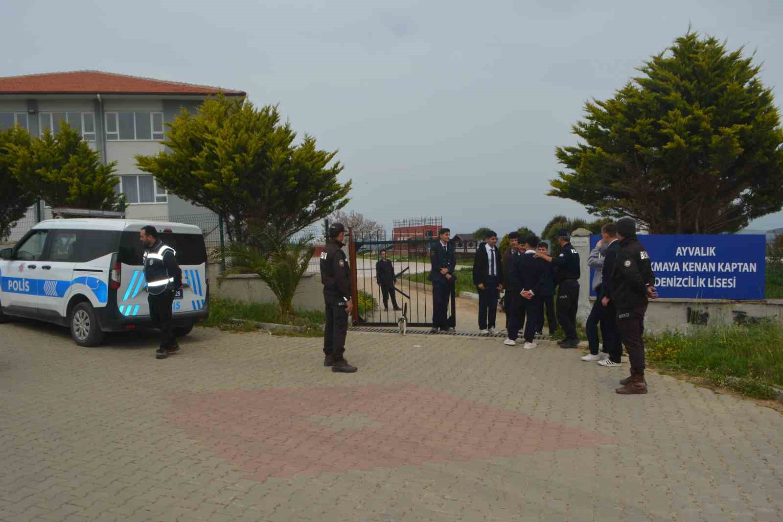 ayvalik polisi okullardaki guvenlik onlemlerini arttirdi 3