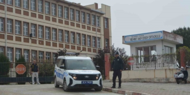 ayvalik-polisi-okullardaki-guvenlik-onlemlerini-arttirdi-umsHiGAV.jpg