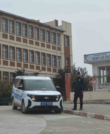 ayvalik-polisi-okullardaki-guvenlik-onlemlerini-arttirdi-umsHiGAV.jpg
