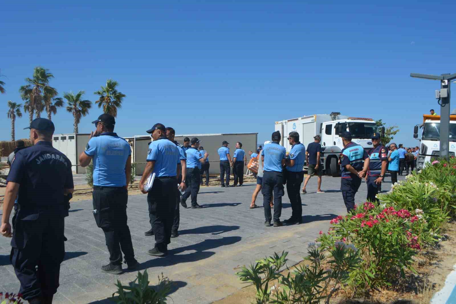 Ayvalık Sarımsaklı plajlarında şezlong ve usulsüz yapılaşmalara ani operasyon 4 ayvalik sarimsakli plajlarinda sezlong ve usulsuz yapilasmalara ani operasyon 0 JaJqYDPq