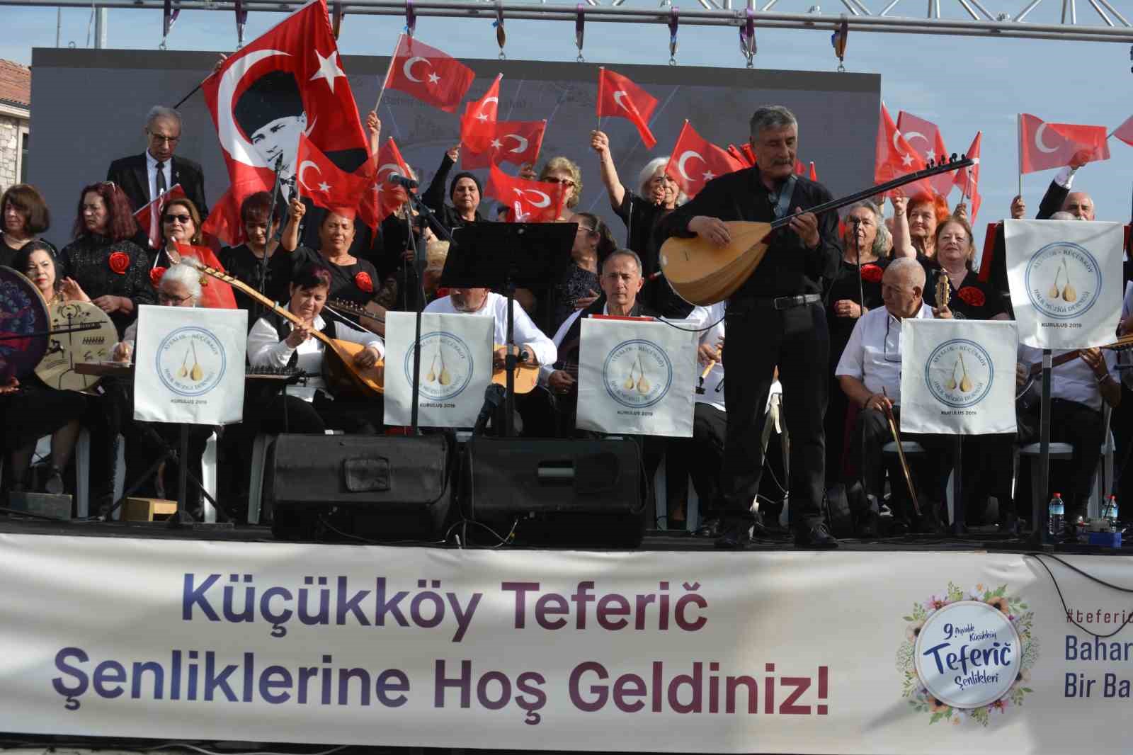ayvalik teferic senliklerinden turkuler yukseldi 0 GIy7e97e