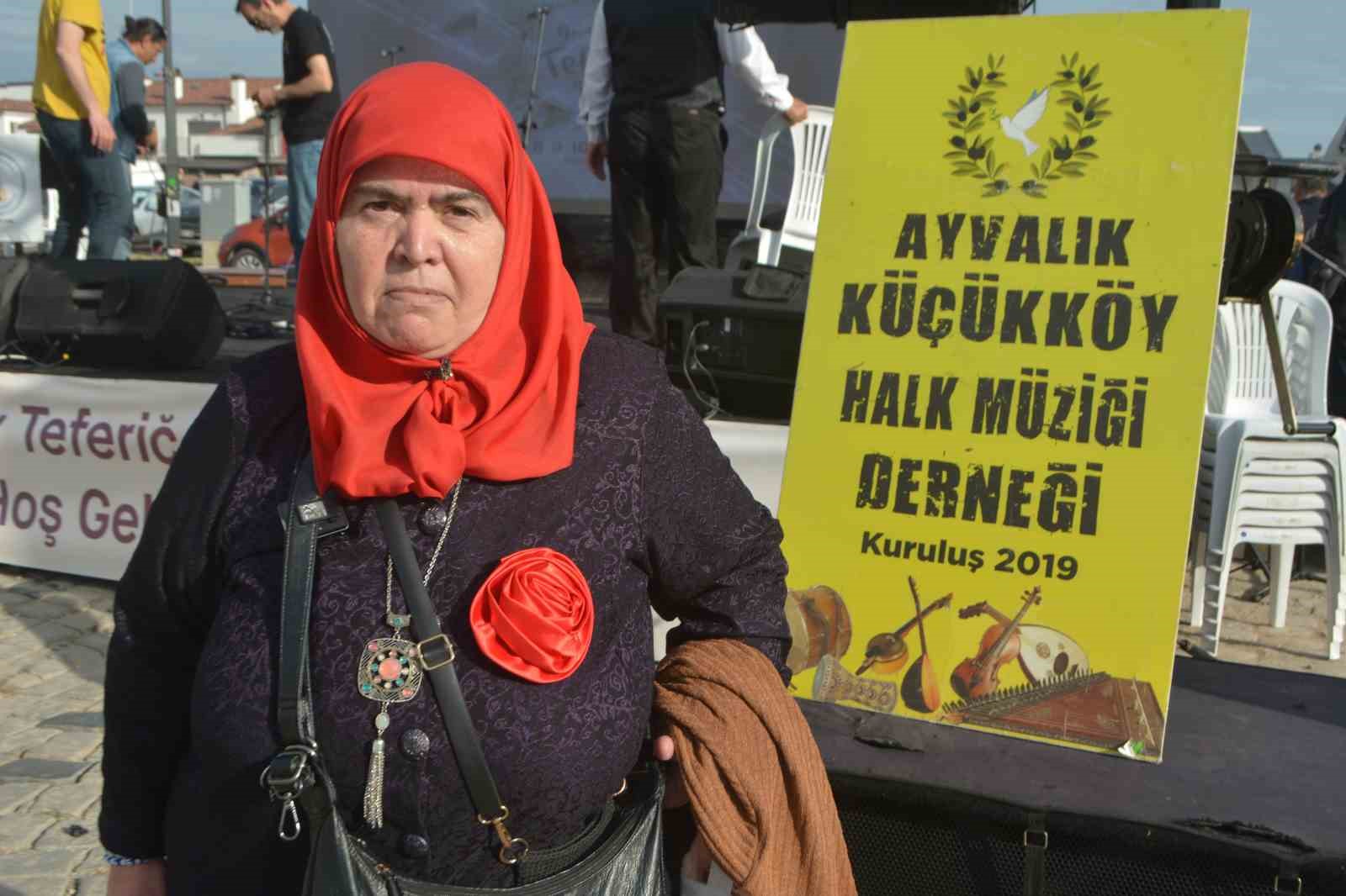 ayvalik teferic senliklerinden turkuler yukseldi 1 akhsp4mn